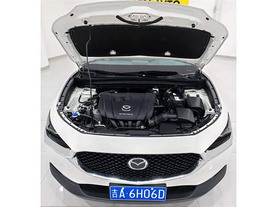 Mazda CX-30 2023 immagine di auto #10