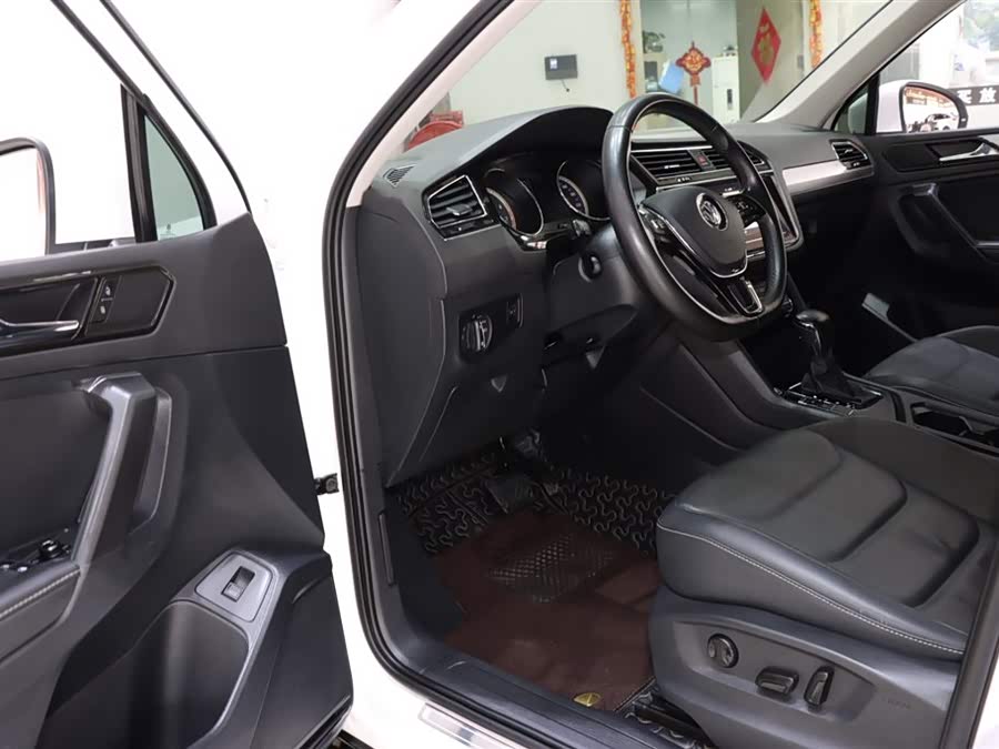 Volkswagen Tiguan L 2020 car image #10