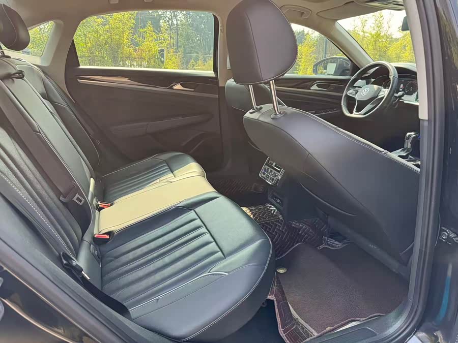 Volkswagen Passat 2023 car image #10