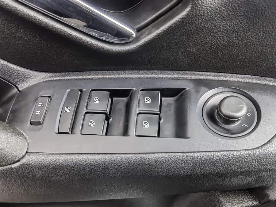 Chevrolet Tracker 2016 #10 Chevrolet Tracker 2016 car image #10