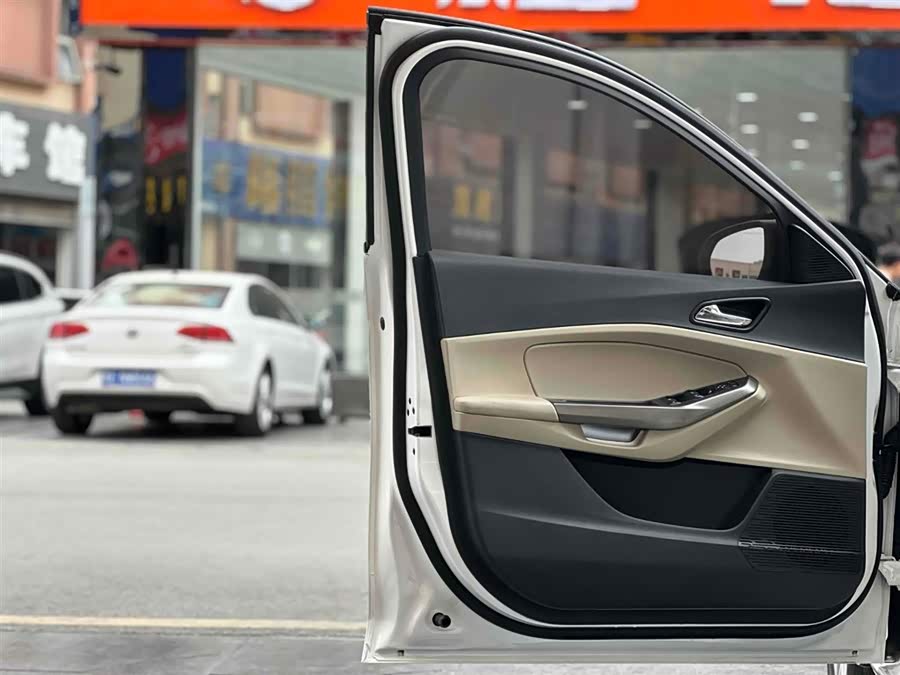 Ford Escort 2018 car image #10