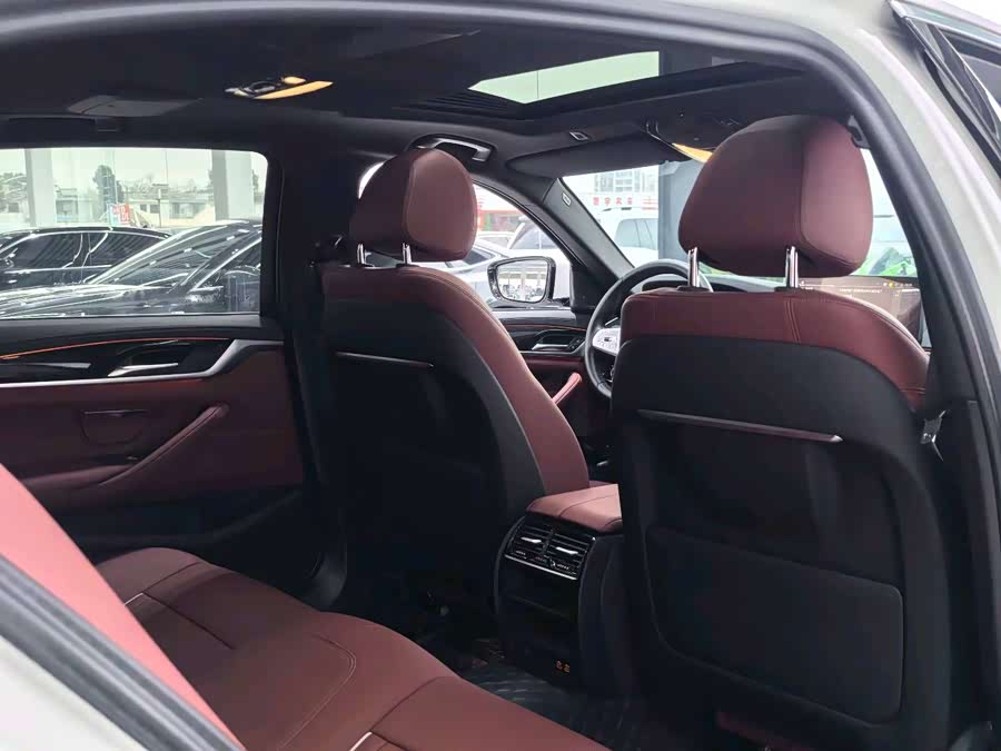 BMW 5 Series 2024 #10 BMW 5 Series 2024 car image #10