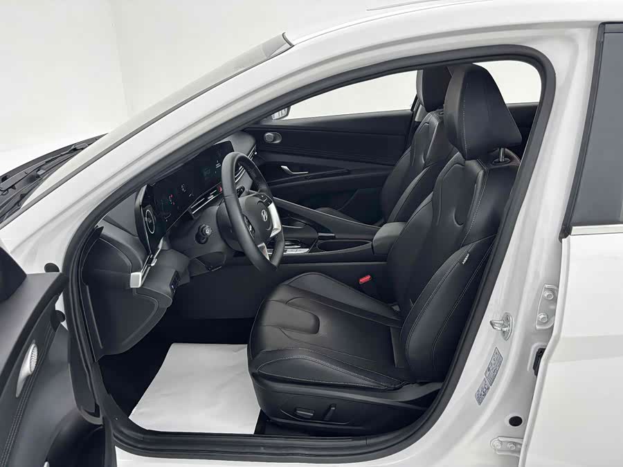 Hyundai Elantra 2023 car image #10
