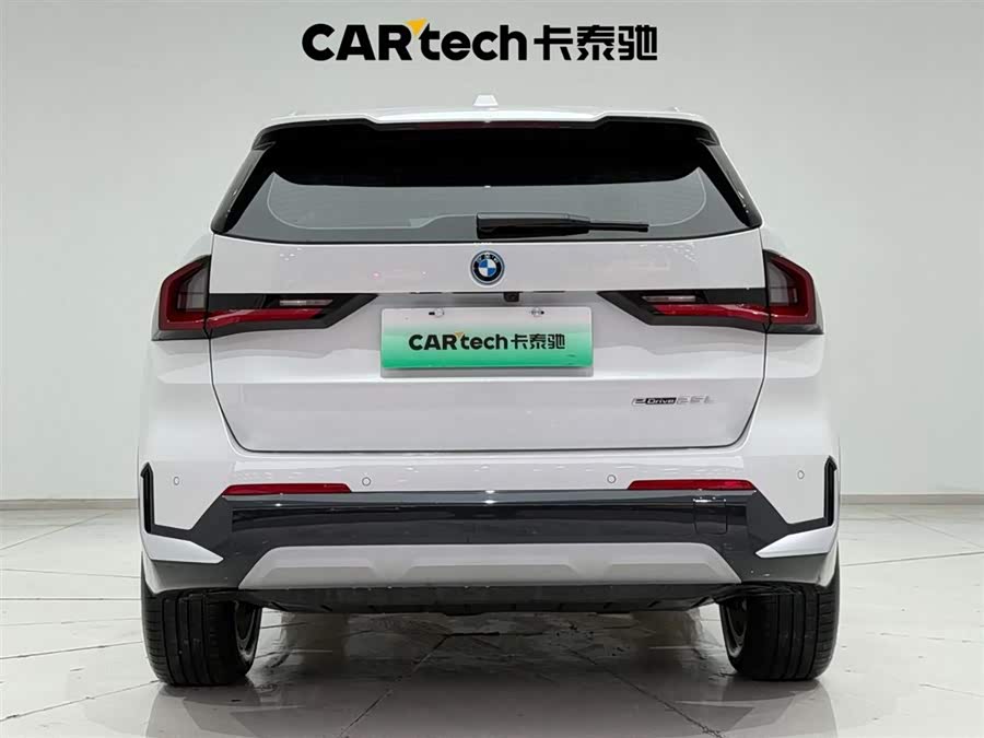 BMW iX1 2025 صورة سيارة #10