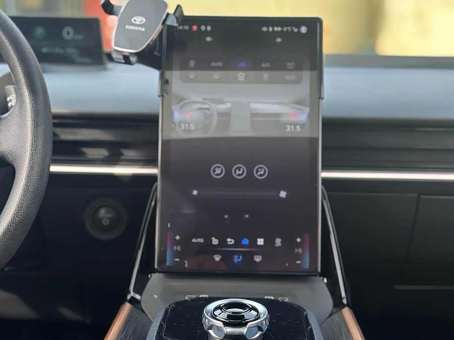 Toyota bZ3 2024 صورة سيارة #10