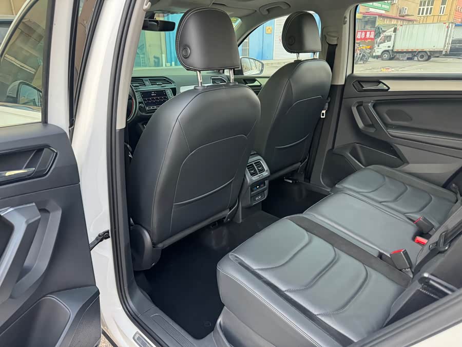 Volkswagen Tiguan L 2018 car image #10