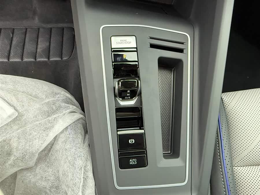 Volkswagen Golf 2025 car image #10