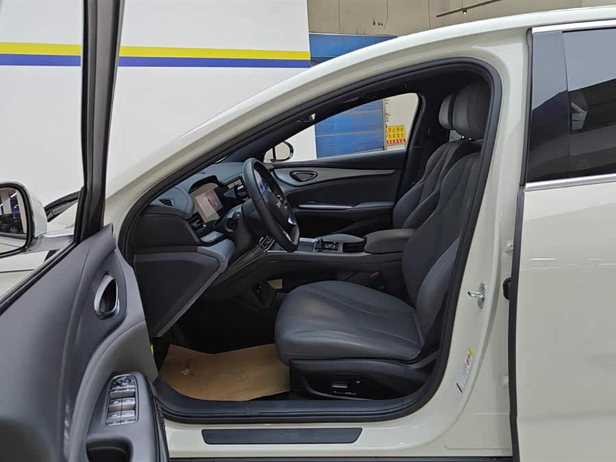 BYD Seal 07 DM-i 2025 immagine di auto #10