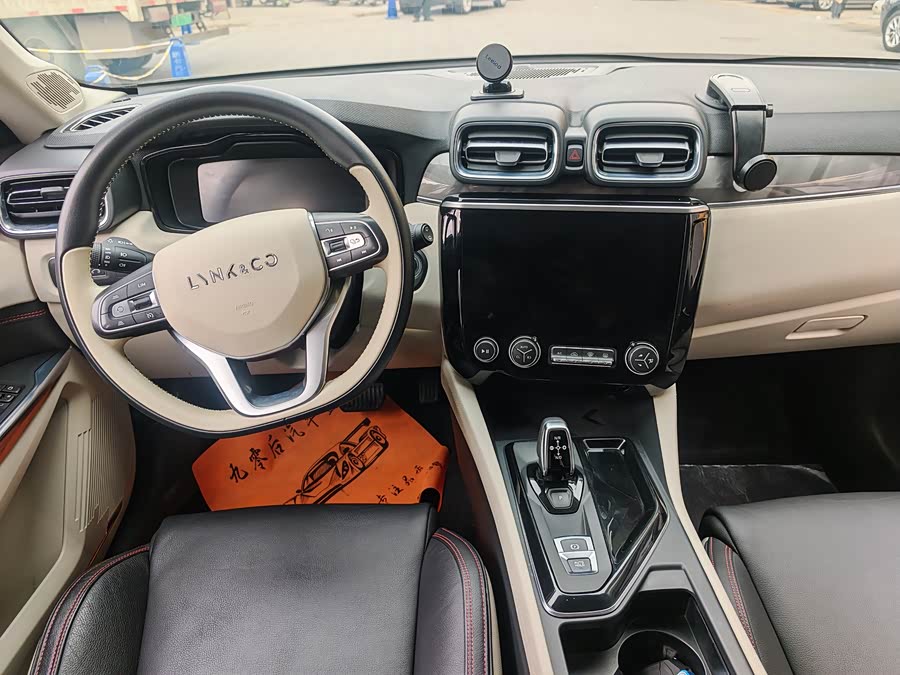 Lynk & Co 02 2019 car image #10