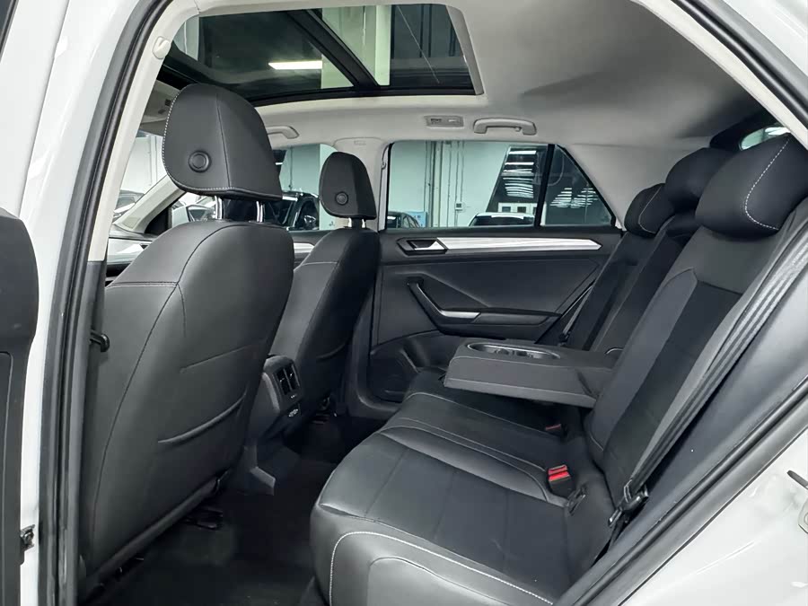 Volkswagen T-Roc 2022 car image #10