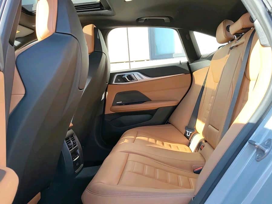 BMW i4 2025 car image #10