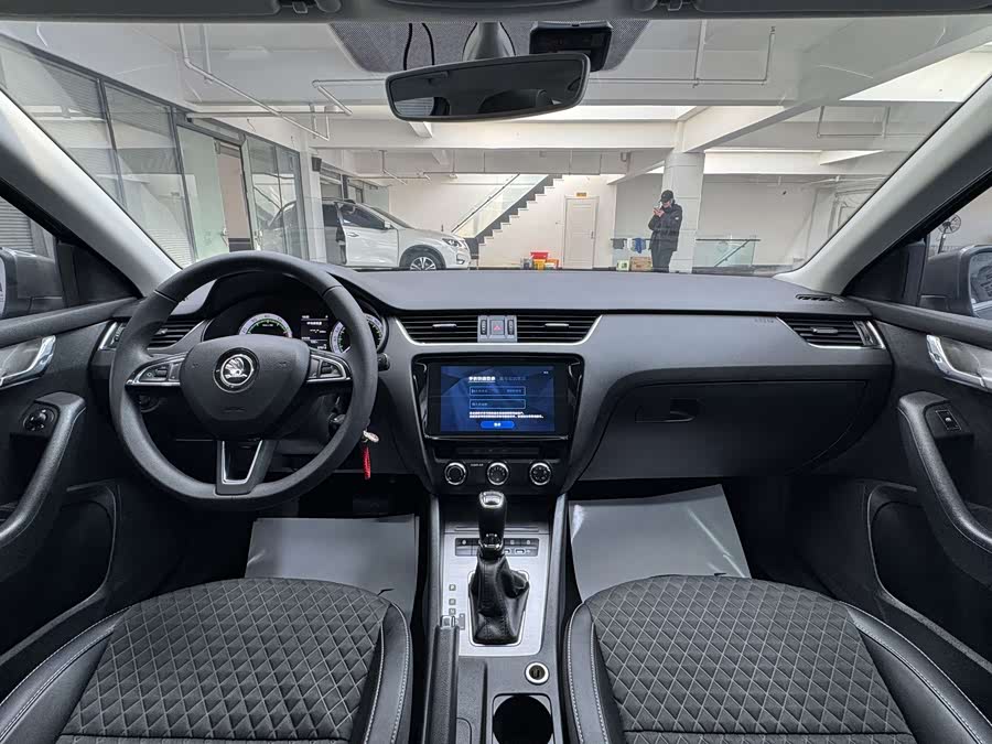 Skoda Octavia 2020 car image #10