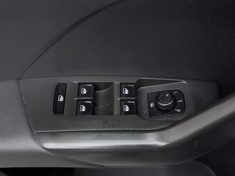 Volkswagen T-Cross 2021 car image #10
