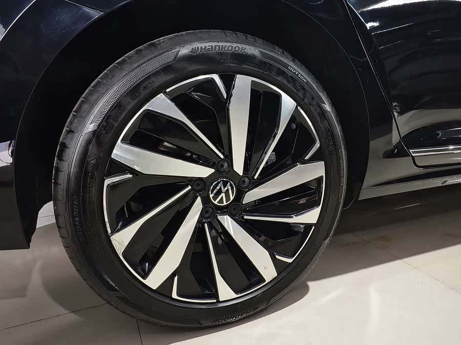 Volkswagen Passat 2024 immagine di auto #10