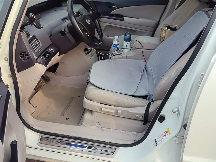 BYD e6 2015 car image #10
