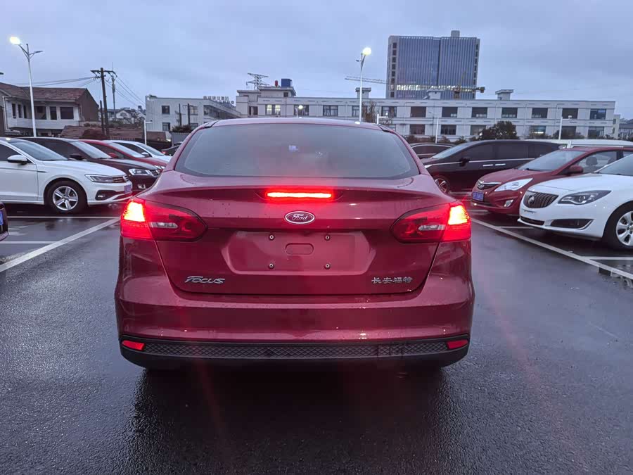 Ford Focus 2018 car image #10