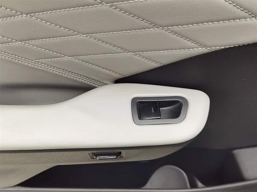 Toyota bZ3 2023 immagine di auto #10