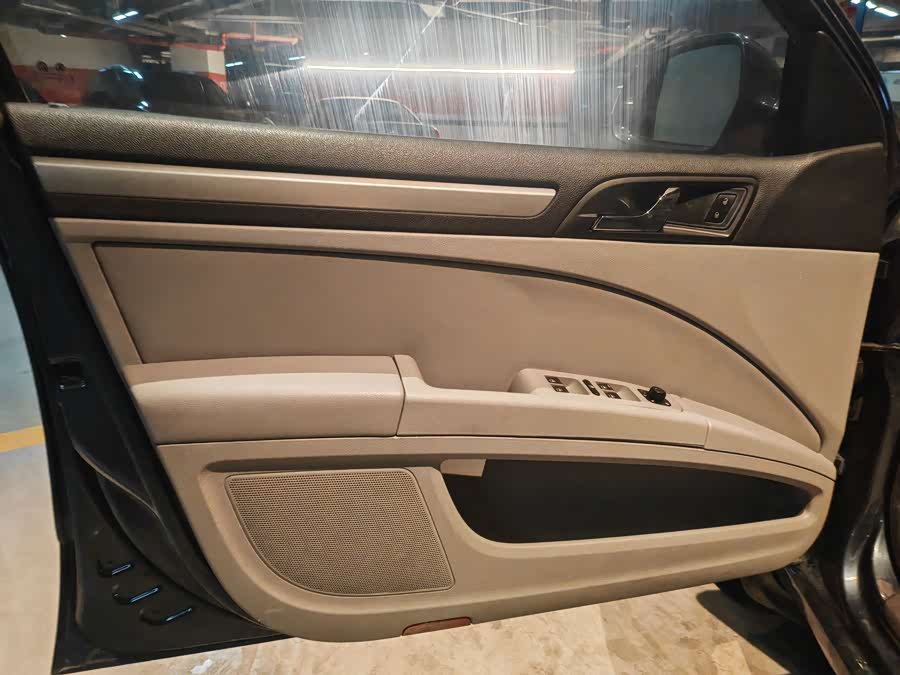 Skoda Superb 2010 car image #10