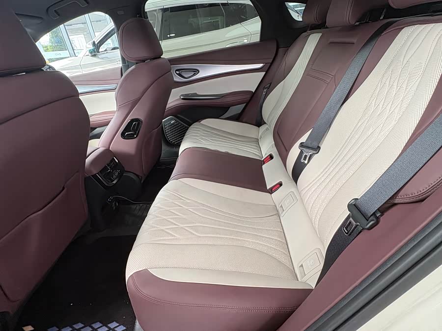 BYD Seal 07 DM-i 2025 car image #10