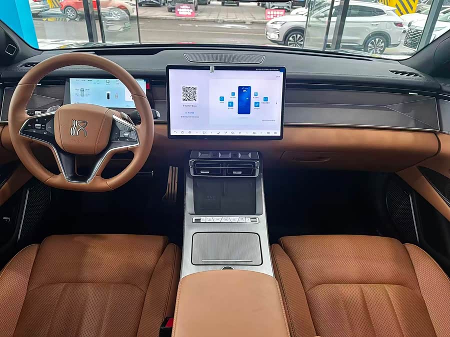 BYD HanL 2025 #10 BYD HanL 2025 car image #10