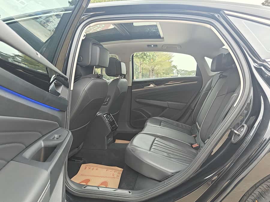 Volkswagen Passat 2023 car image #10