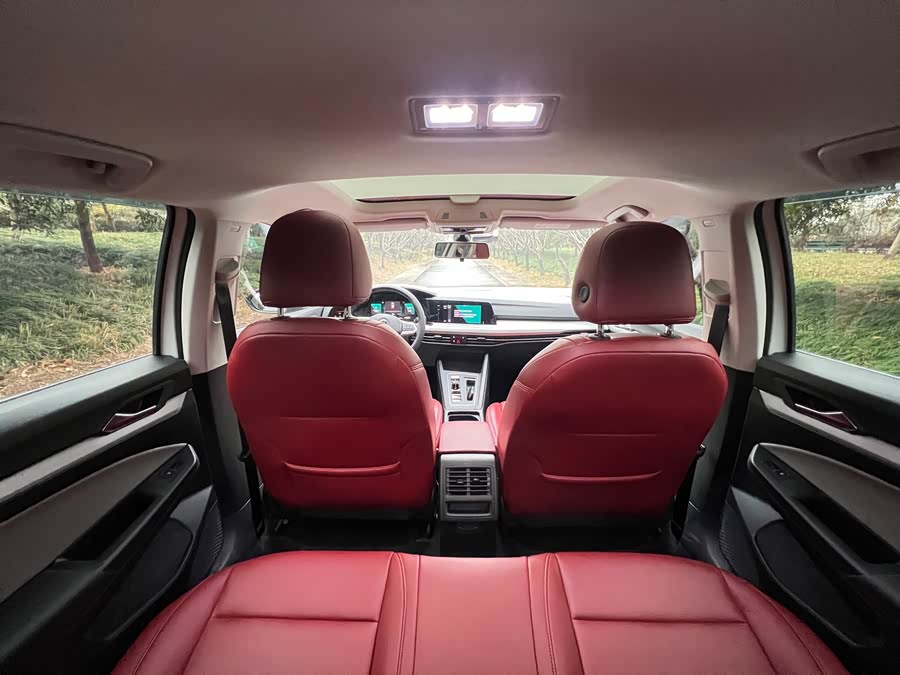 Volkswagen Golf 2024 car image #10