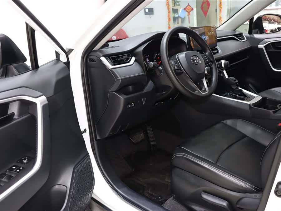 Toyota RAV4 2023 car image #10