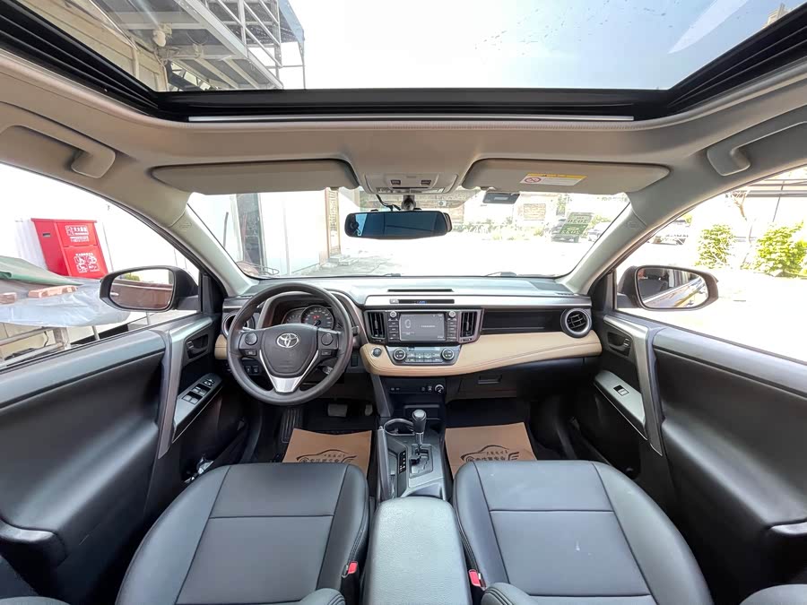 Toyota RAV4 2018 immagine di auto #10