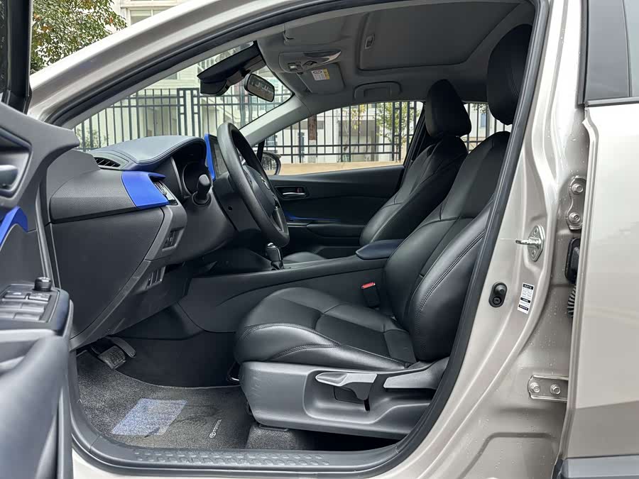 Toyota C-HR 2021 car image #10