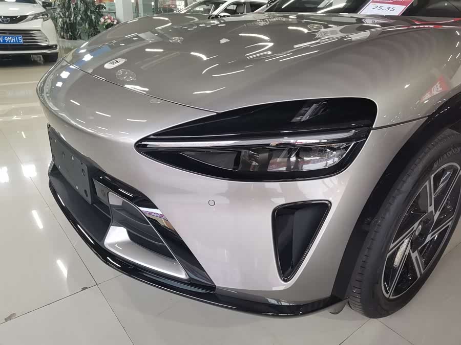 MI YU7 2025 car image #10