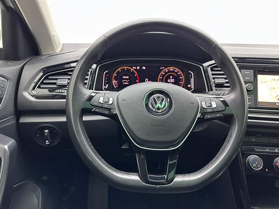 Volkswagen T-Roc 2020 car image #10