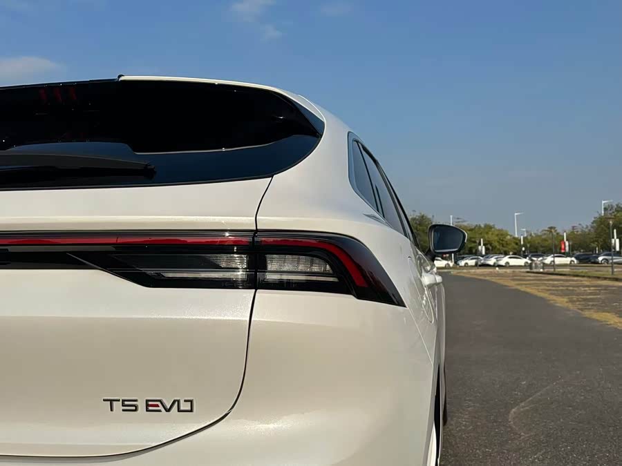 Forthing T5 EVO 2023 car image #10