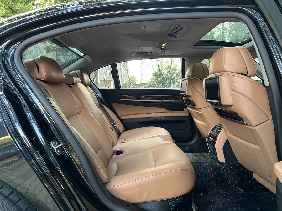 BMW 7 Series 2012 immagine di auto #10