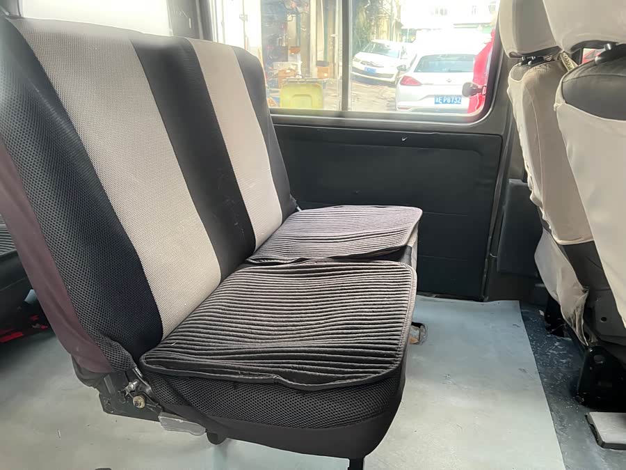 Forthing Lingzhi 2013 car image #10