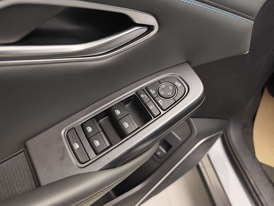 BYD SongL DM-i 2025 #10 BYD SongL DM-i 2025 car image #10