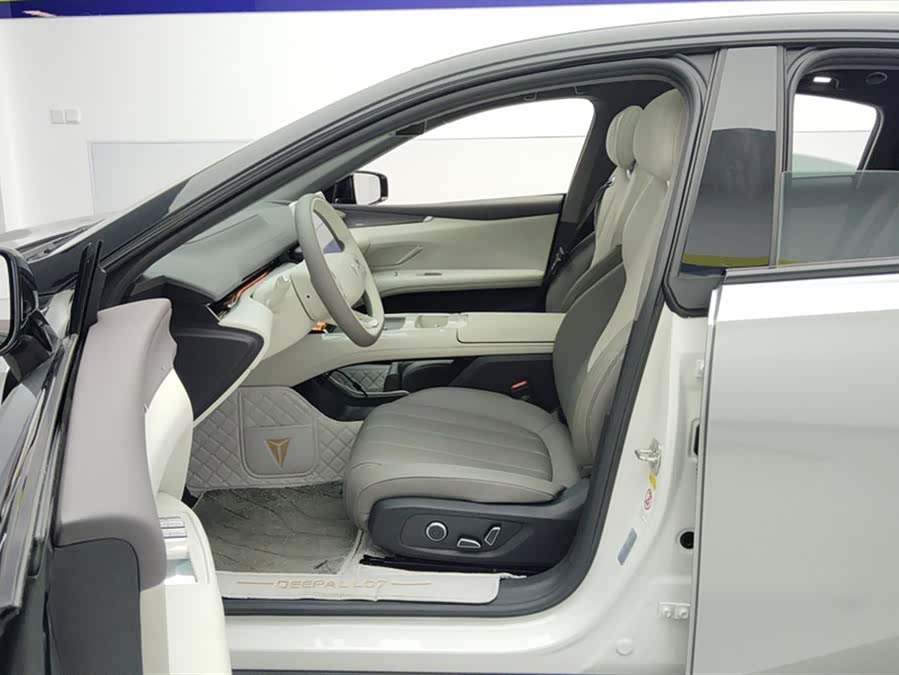 Deepal L07 2024 image de voiture #10