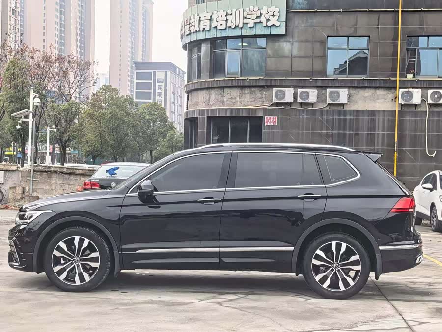 Volkswagen Tiguan L 2024 #10 Volkswagen Tiguan L 2024 car image #10