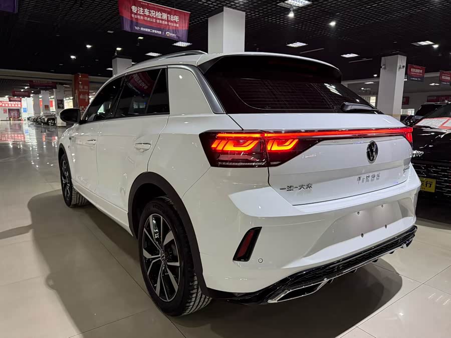 Volkswagen T-Roc 2024 car image #10