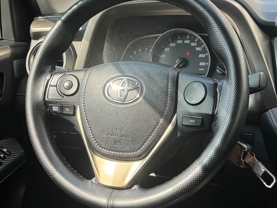 Toyota RAV4 2015 car image #10