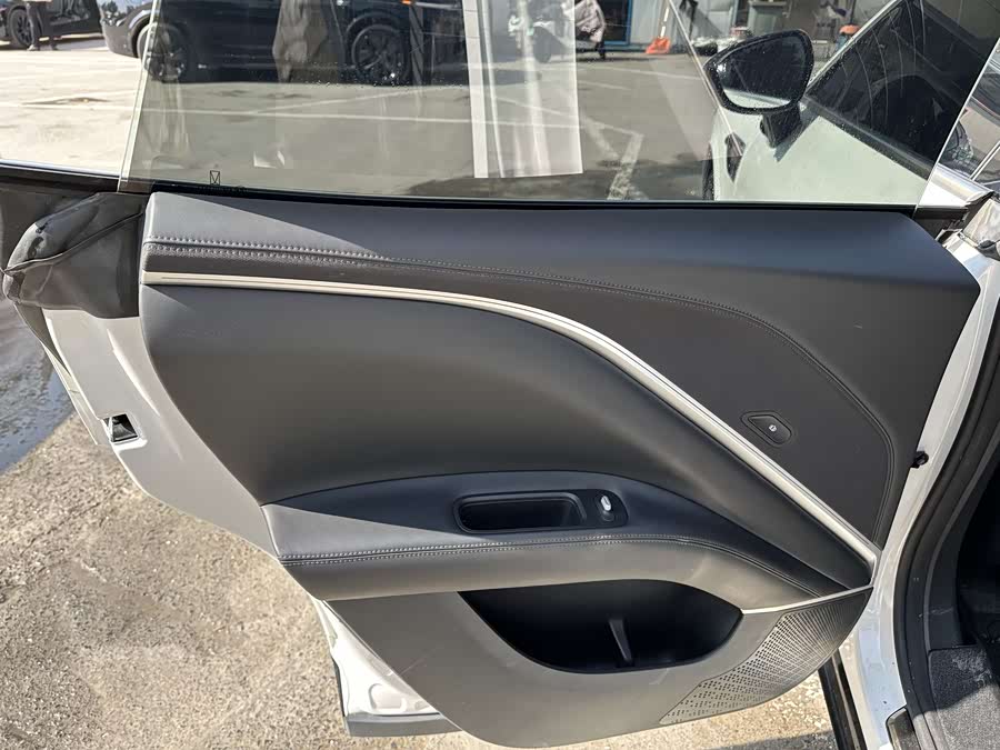 Avatr 11 2023 immagine di auto #10