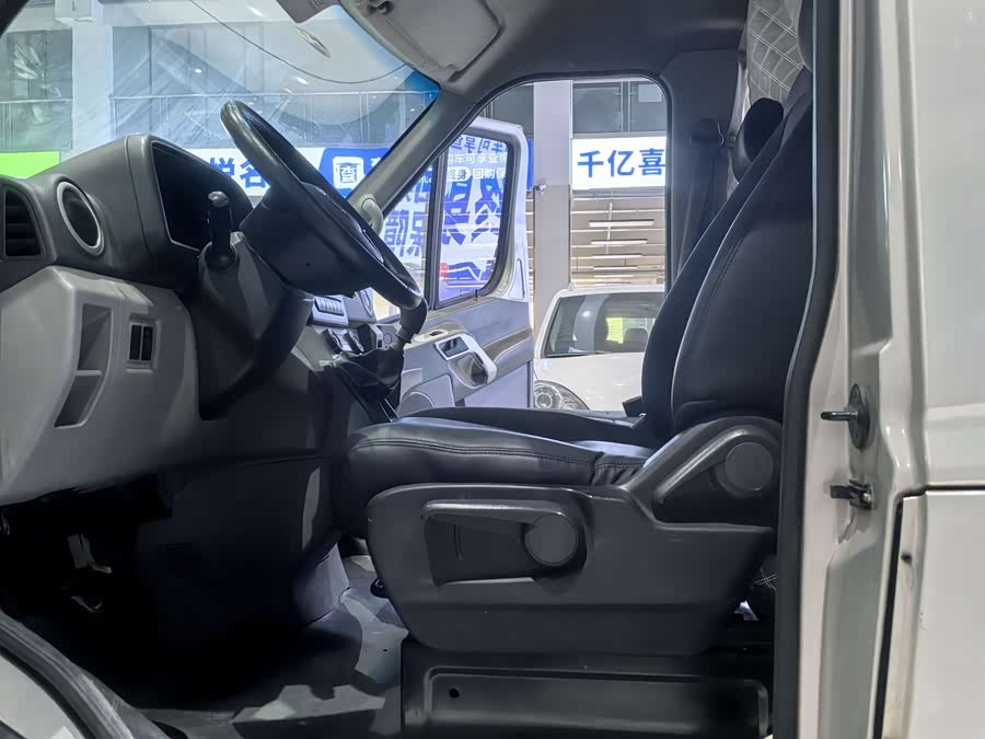 JAC 2018 #10 JAC 2018 car image #10