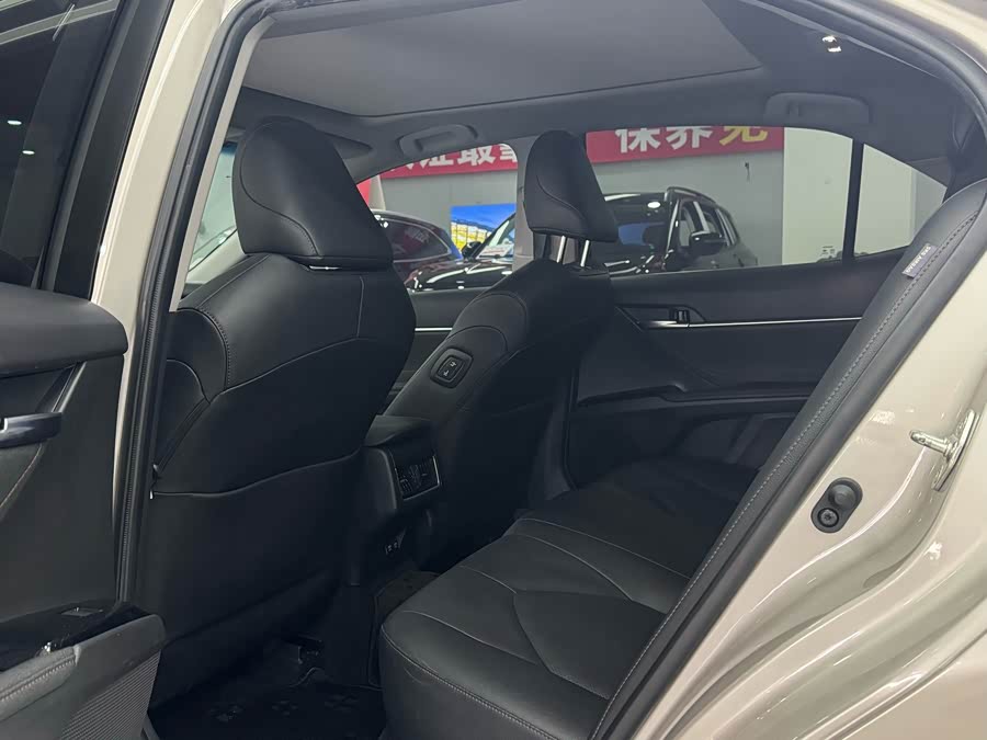 Toyota Camry 2021 immagine di auto #10