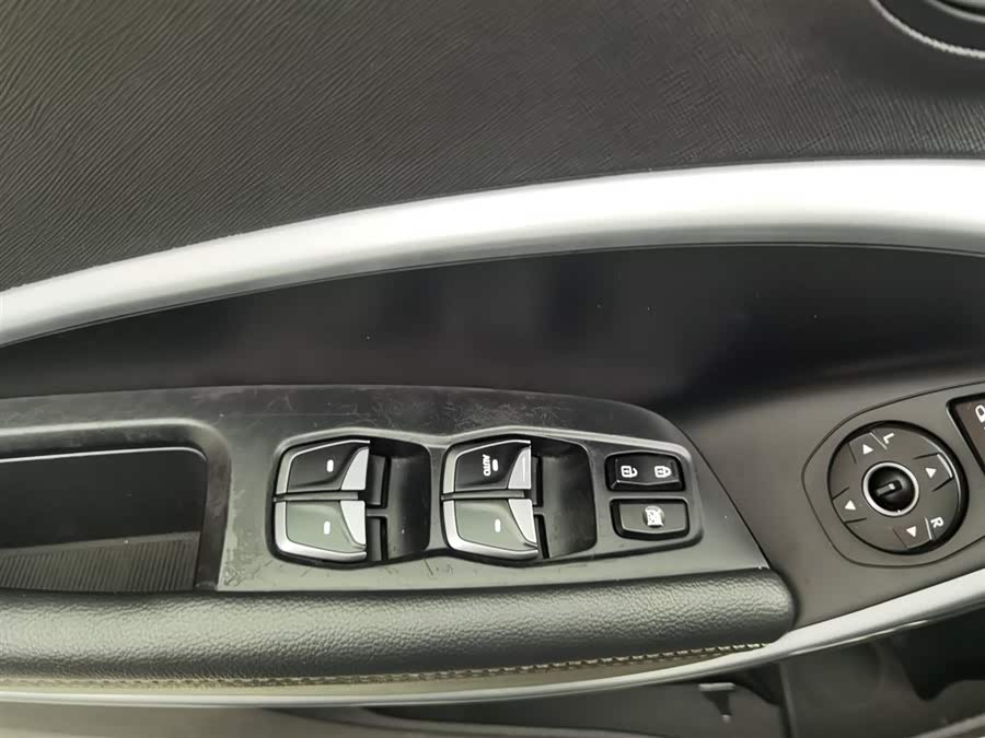 Hyundai Santa Fe 2017 car image #10