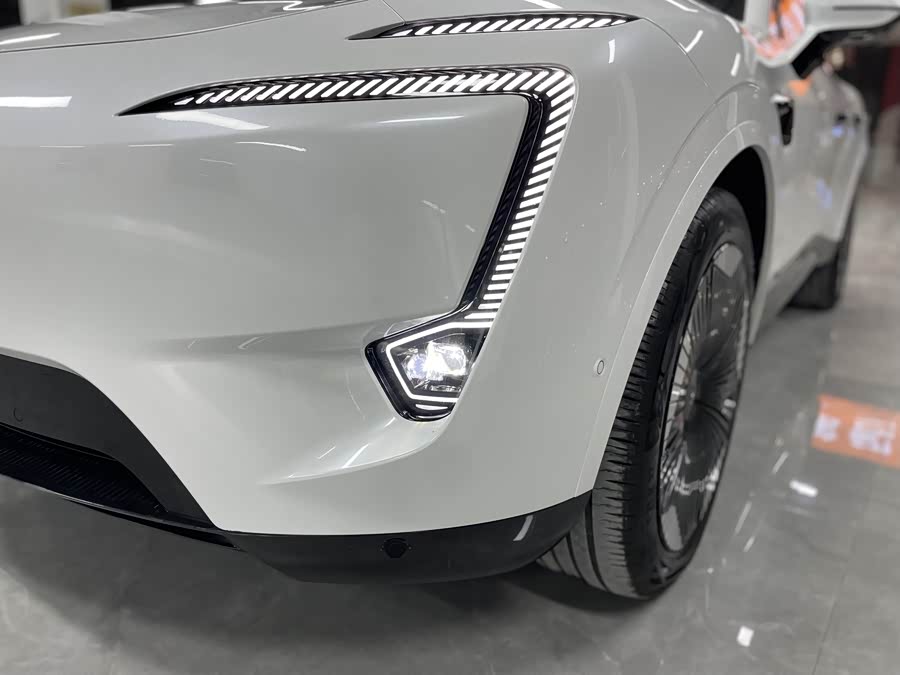 Avatr 11 2023 car image #10