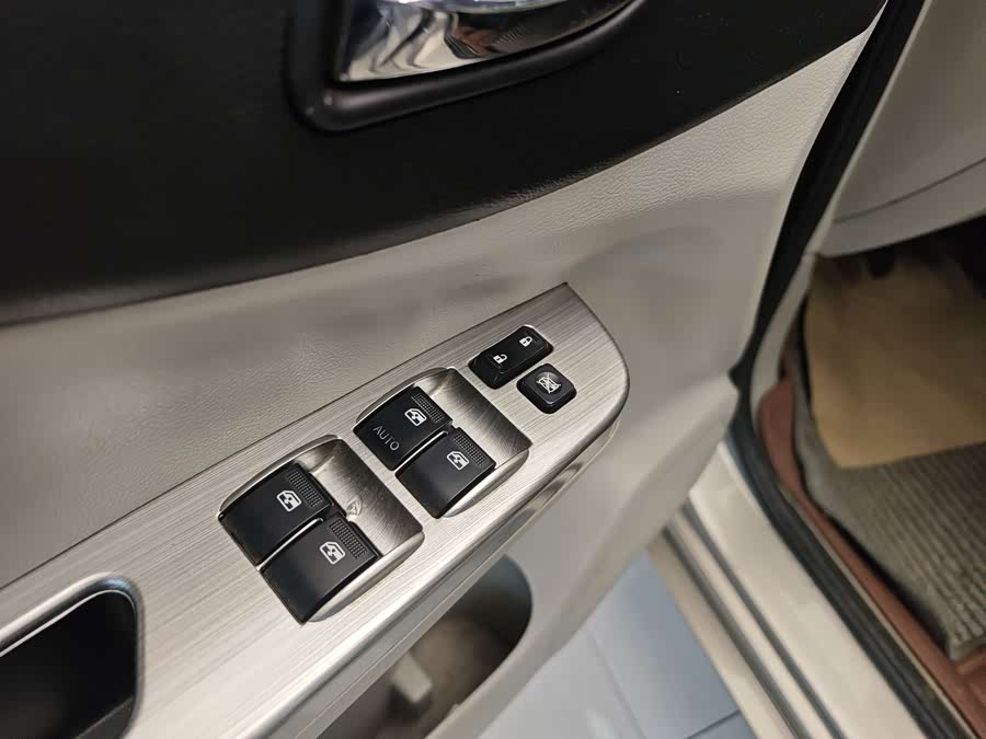 Forthing S500 2016 car image #10