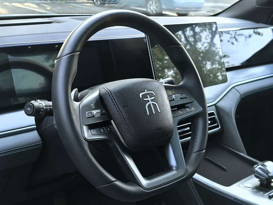 BYD SongL DM-i 2025 #10 BYD SongL DM-i 2025 car image #10