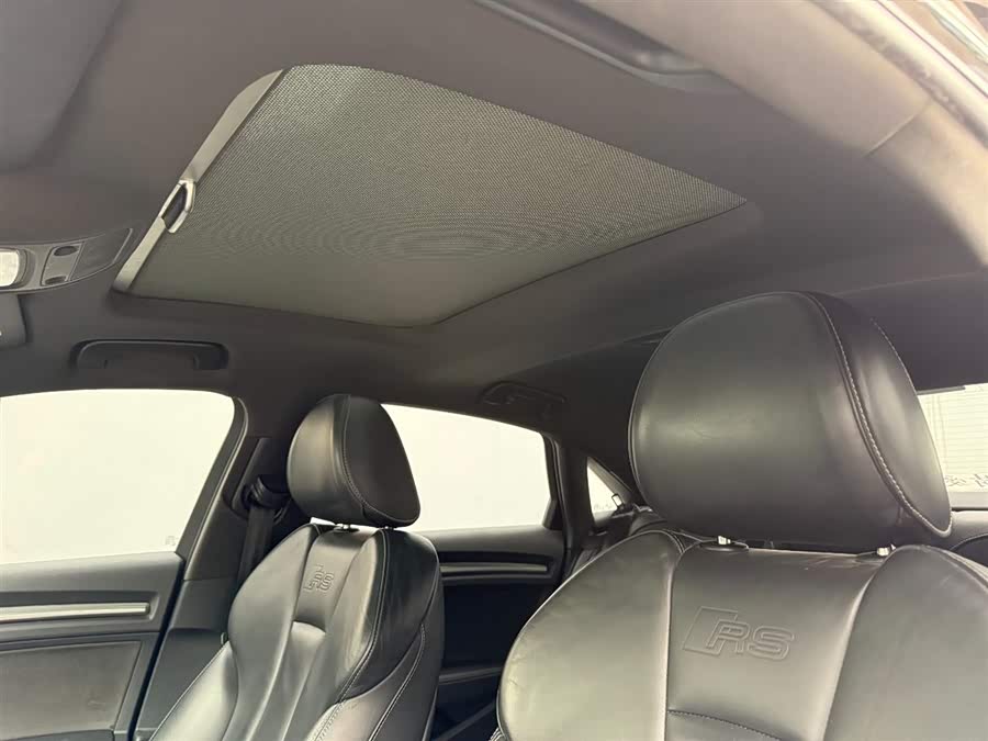 Audi RS 3 2018 immagine di auto #10