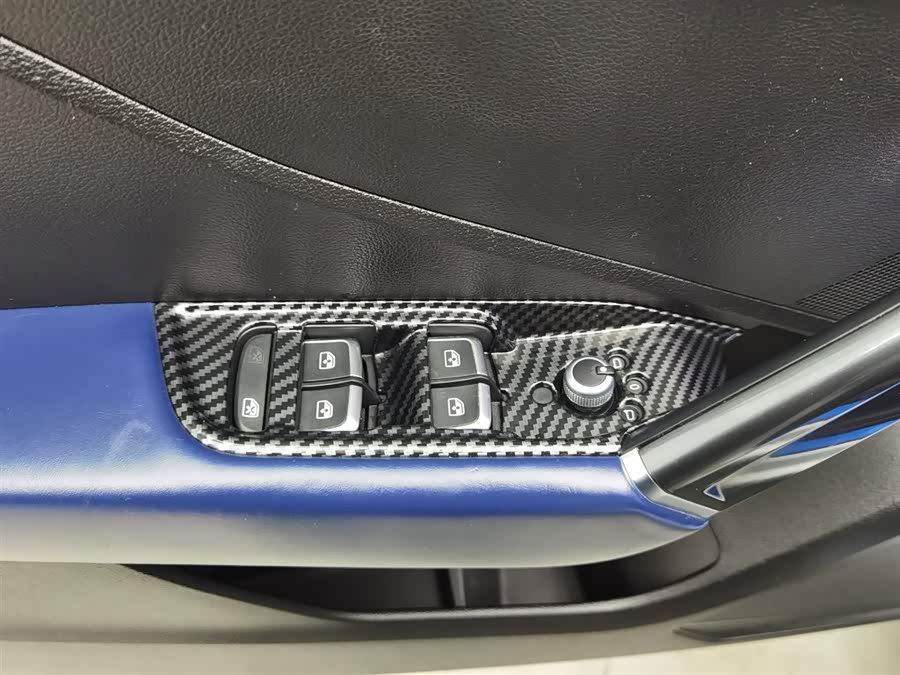 Audi Q2L e-tron 2021 immagine di auto #10