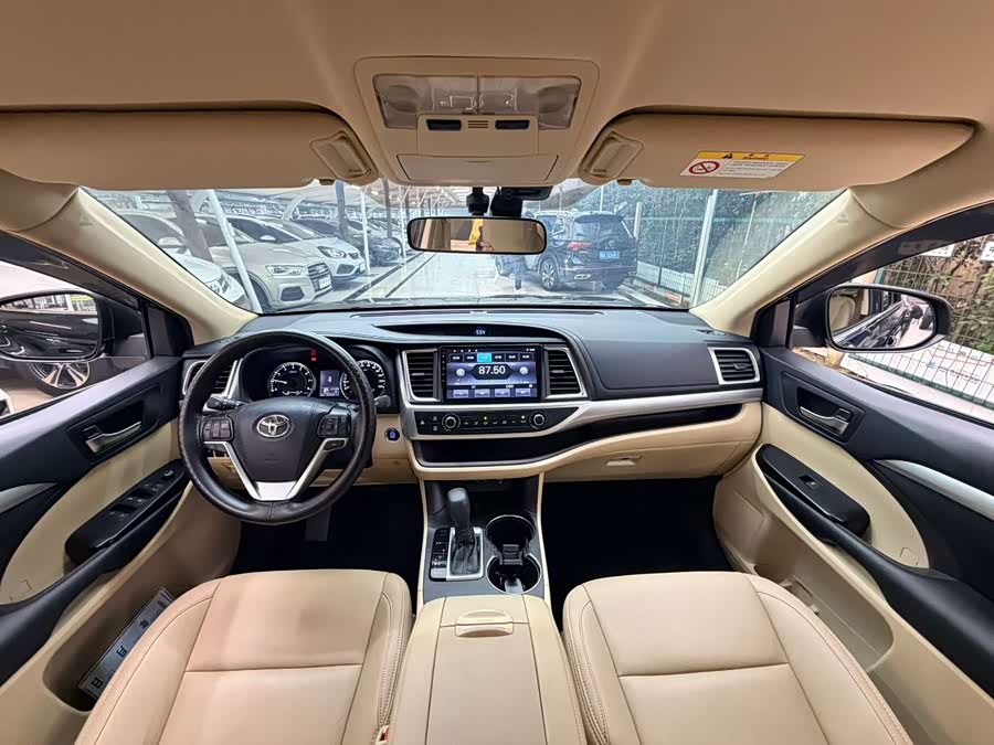 Toyota Highlander 2019 car image #10