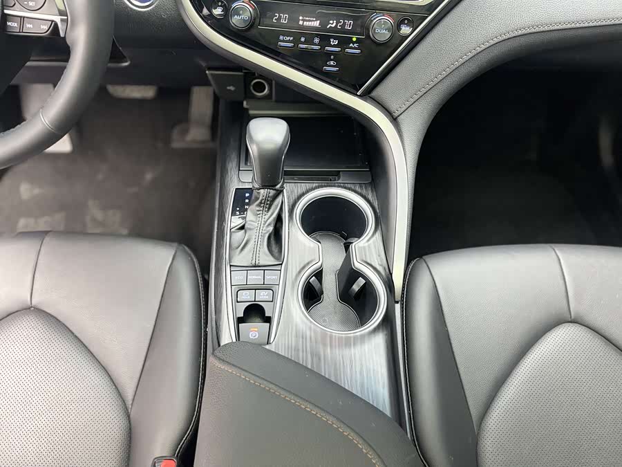 Toyota Camry 2023 immagine di auto #10